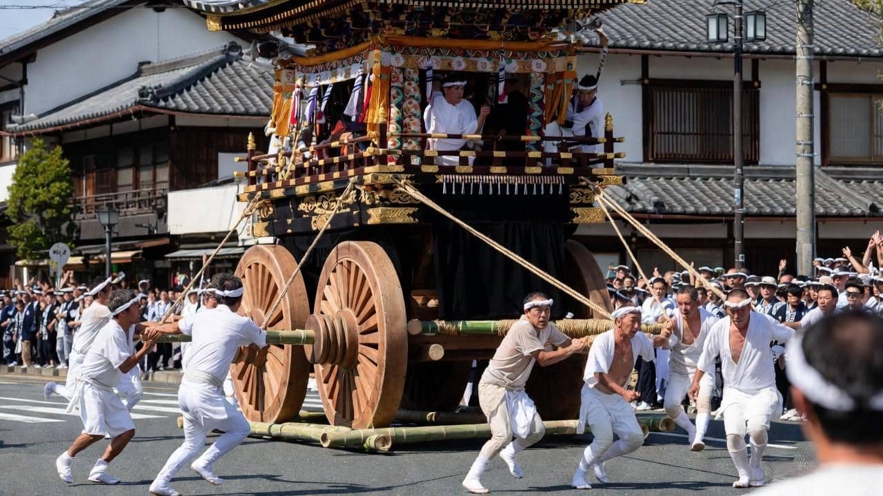 Gion Matsuri float handlers in white robes pulling yamaboko with bamboo and ropes tsujimawashi