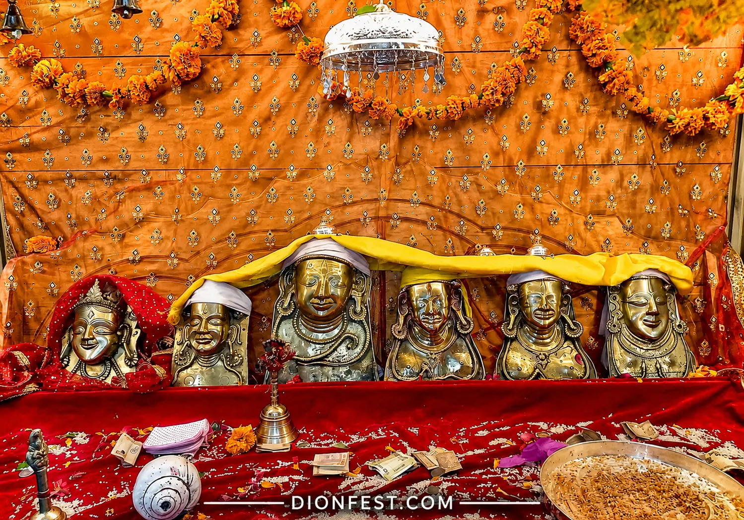 Thousands of devotees with folded hands at Danda Devrana Mela 2026 Mora darshan Rawain Valley Uttarkashi