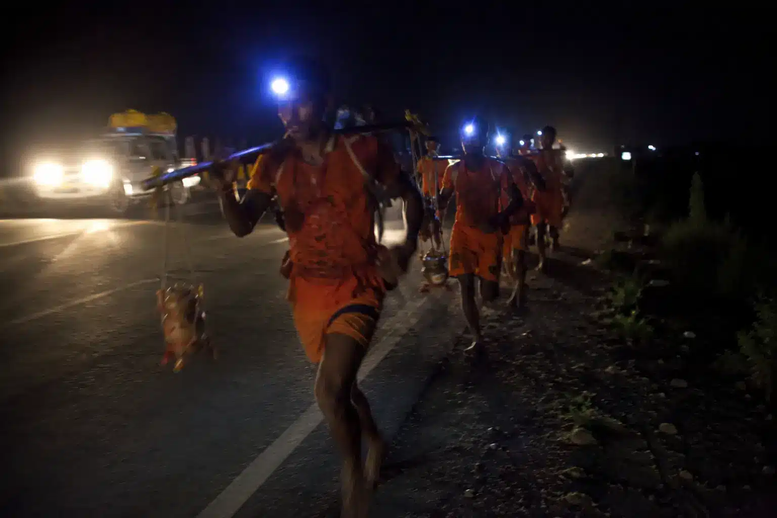  Dak Kanwariyas running the non-stop night relay during Kanwar Yatra 2026 before Sawan Shivratri